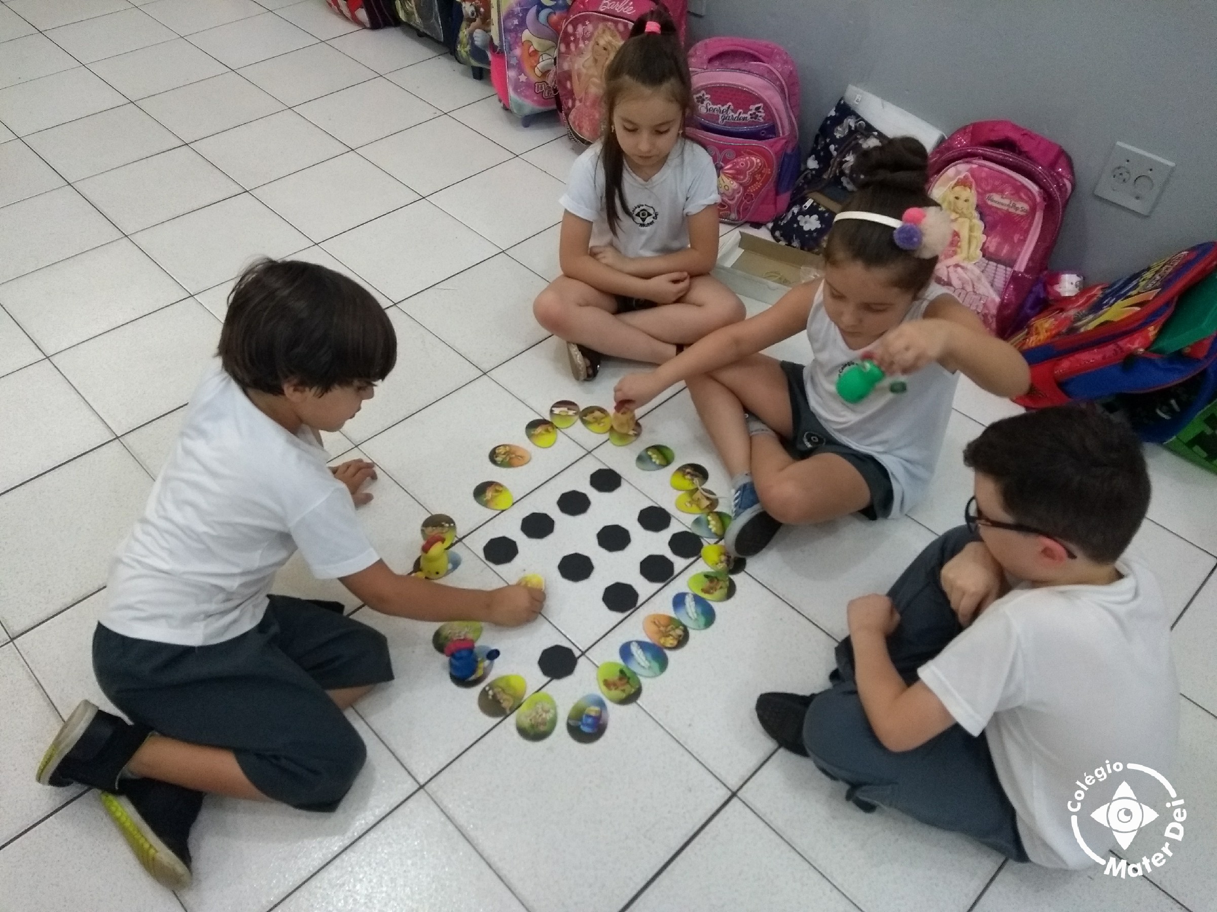 CHICKENS - 1º Ano A e B - 2019 1 CHICKENS - 1º Ano A e B - 2019 1