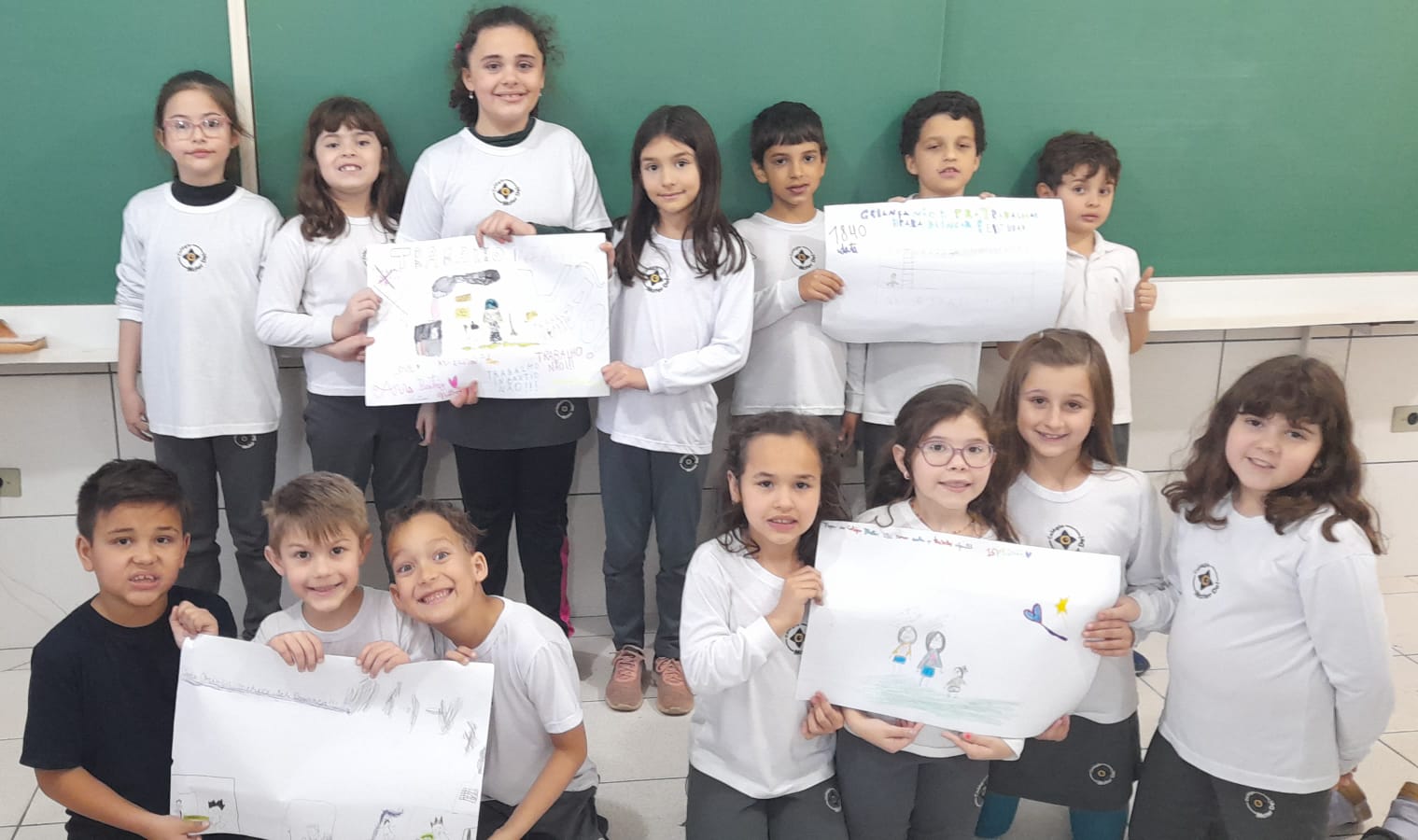 Cartazes sobre a conscientização do trabalho infantil - 2022 1 Cartazes sobre a conscientização do trabalho infantil - 2022 1
