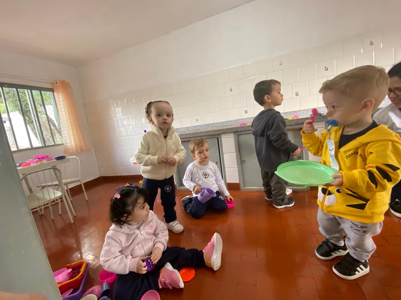 Brincando na casinha de boneca - 2025 2